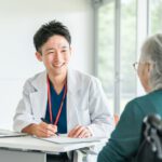 背骨の正しい座り方｜デスクワークで腰痛を防ぐ３つのポイント